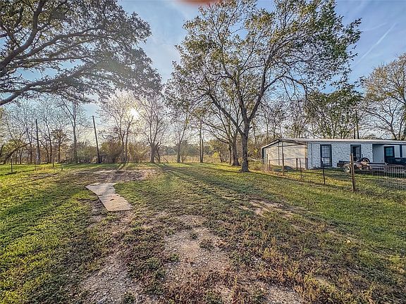 2nd image of 907 Westview Cir