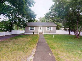 9 Prospect Ave, Medford, NY 11763