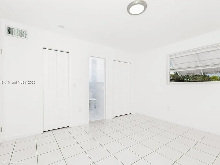 1060 NE 78th Street Rd #10 — Photo 9