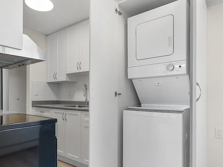 1144 Rockland Ave — Photo 18