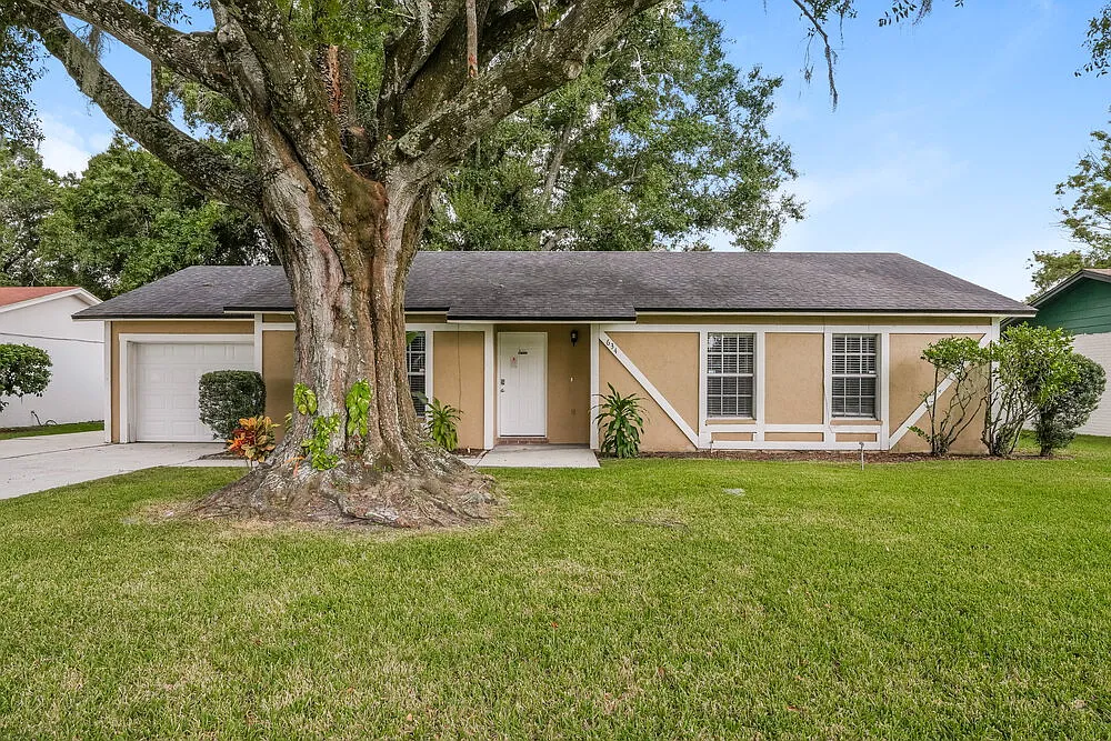 3 bed, 2.0 bath, 1214 sqft, $1,840 — Photo 1