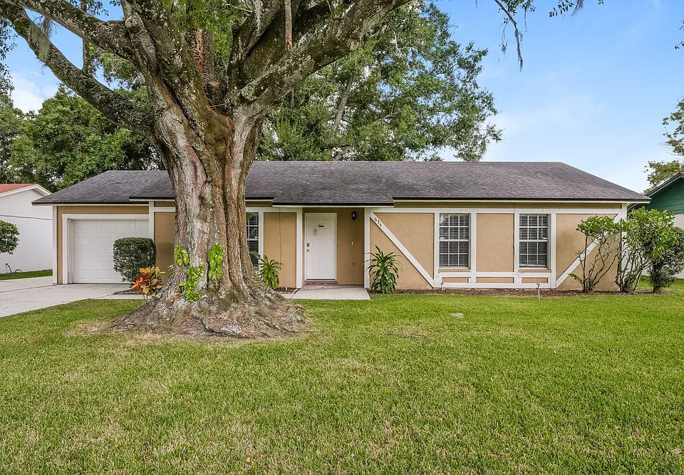 634 Hemlock Ln