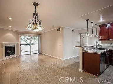 3 bed, 1020 sqft, $3,200 — Photo 2