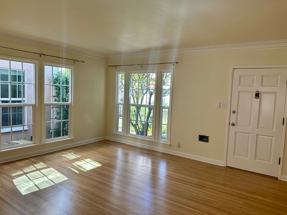 Living area - lots of light!