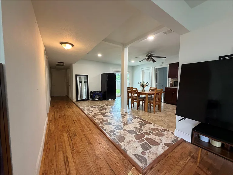 9507 Vogue Ln — Photo 8