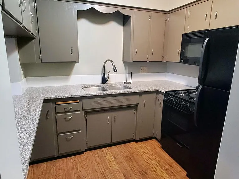 845 2nd St SW — Photo 2