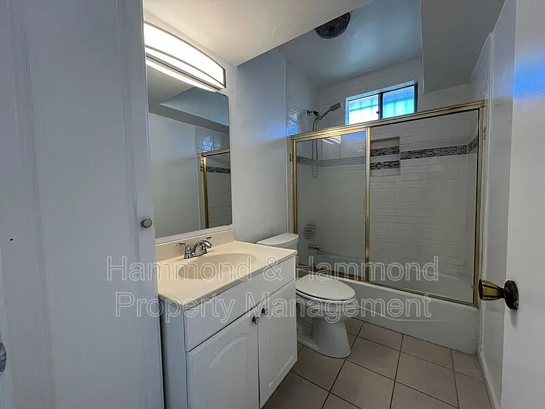 7924 Laurel Canyon Blvd #9 — Photo 11