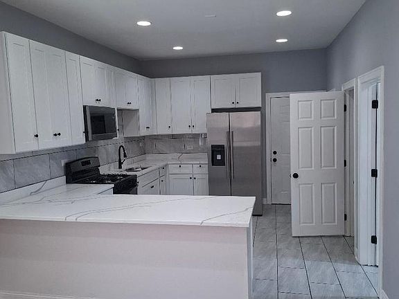 3rd image of 839 W 54th St