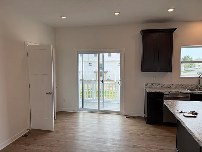 111 Sitka Willow Dr — Photo 8