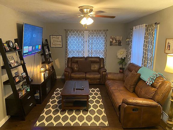 5th image of 2419 Prast Blvd