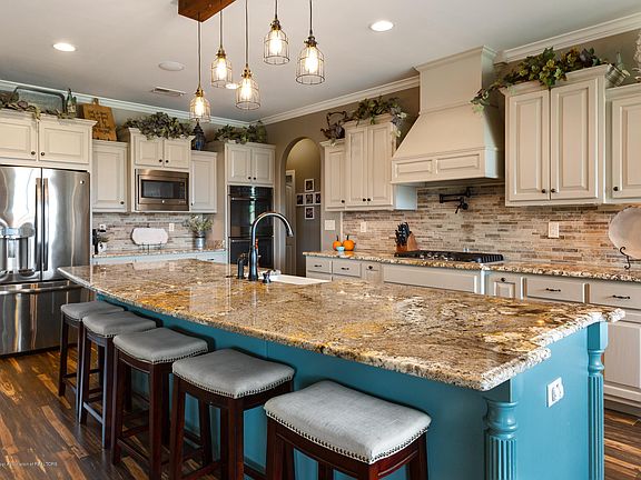 3rd image of 1560 Montys Cir N