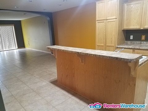 5th image of 10796 Tyler Ct NE