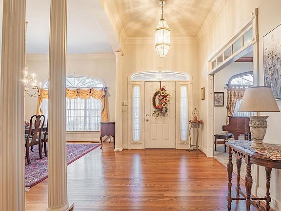 3rd image of 931 Greengate Ct