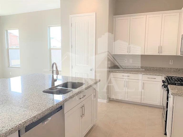 14351 W Georgia Dr — Photo 10