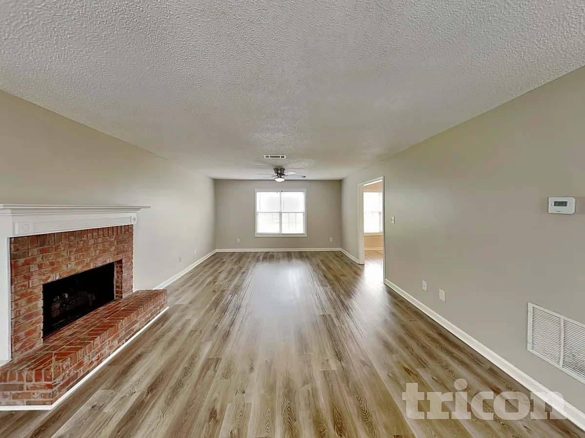 Building Photo - 1055 Maria Dr