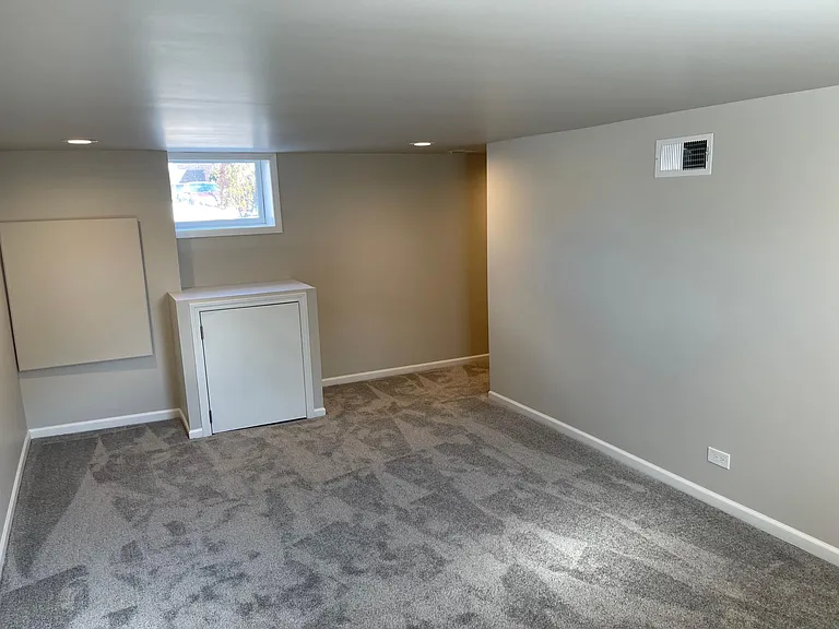 313 N Wolf Rd — Photo 27