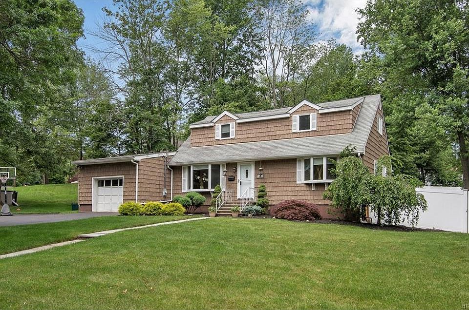 1st image of 15 Heather Ln