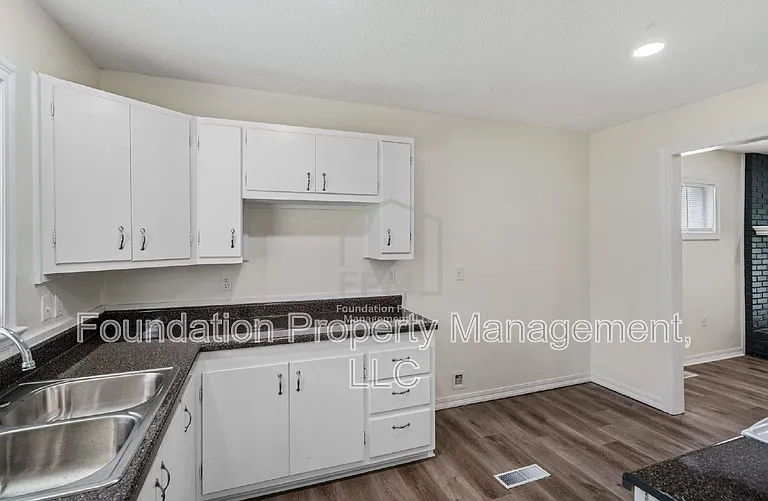 3749 Rhea Ave — Photo 7