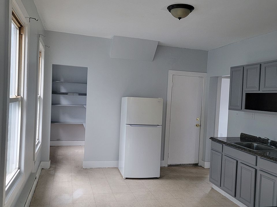 1st image of 251 Willow St #2