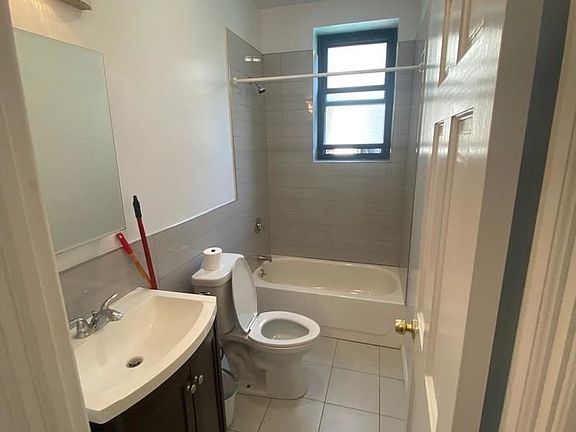 5th image of 1356 Pacific St #2