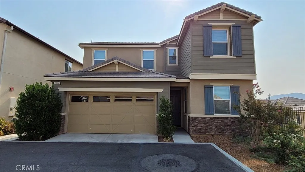 4 bed, 2132 sqft, $4,350 — Photo 1