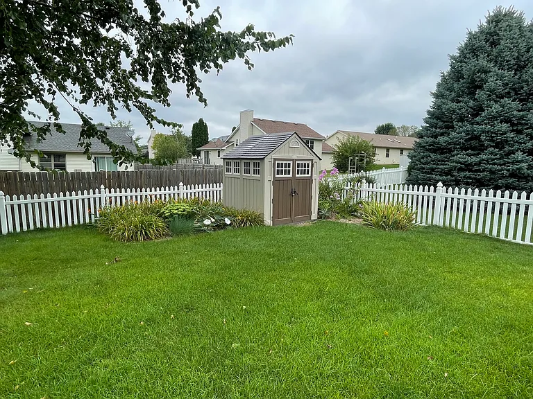 818 Twin Pines Dr — Photo 8