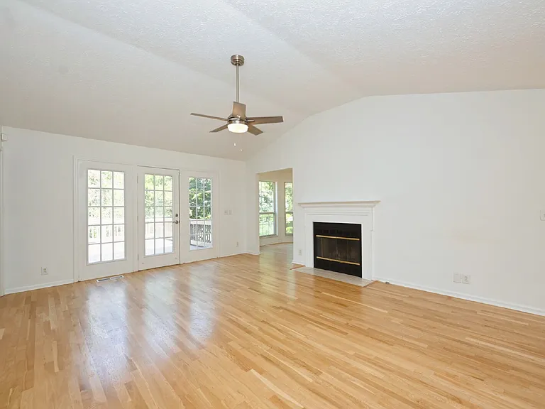 164 W Harbor Dr — Photo 6