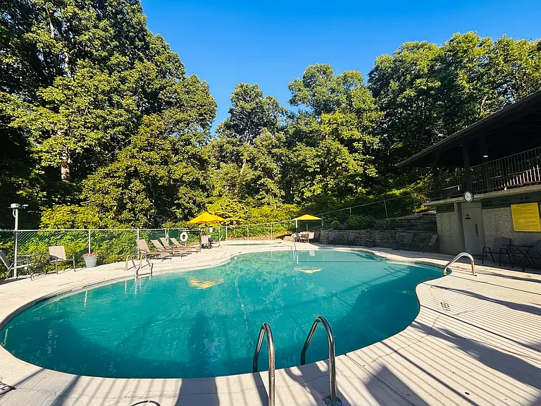 306 Scarsdale Cir — Photo 10