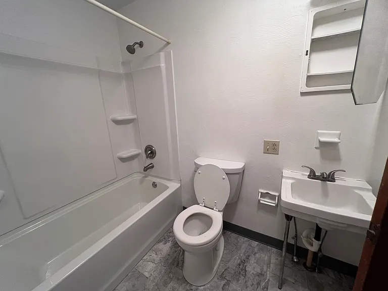 220 Orchard Hill Dr #B — Photo 7