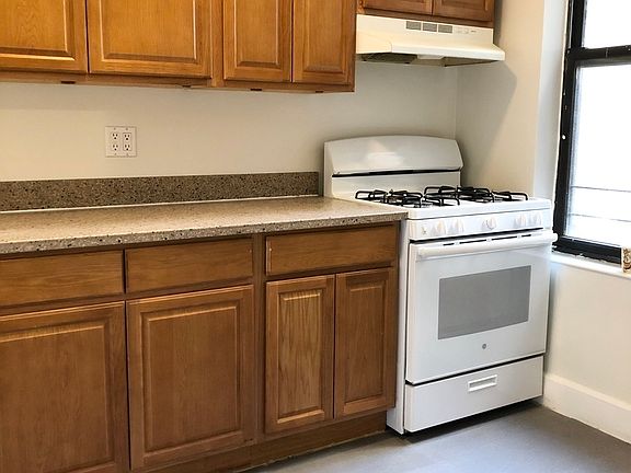 3rd image of 25-39 34th St #25B
