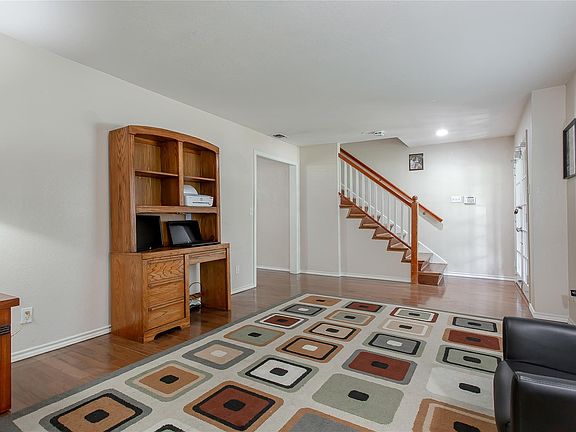 4th image of 1428 Dumont Dr