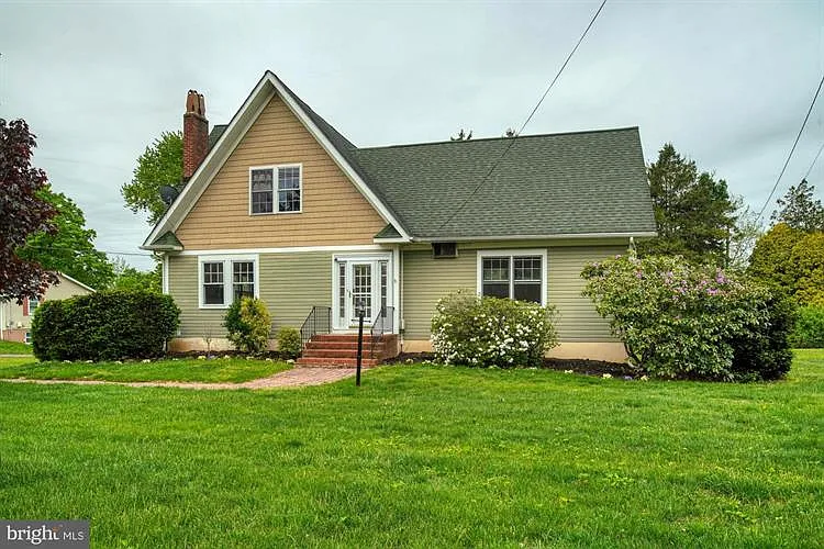 112 Ingleside Ave photo 1