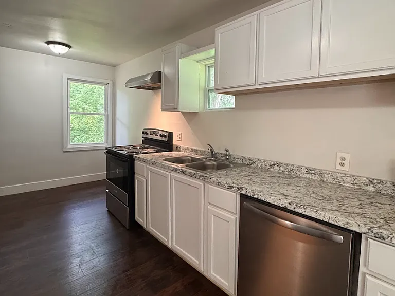 110 Stone Creek Dr — Photo 11
