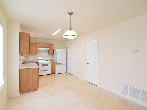 4th image of 710 Jorgette Dr