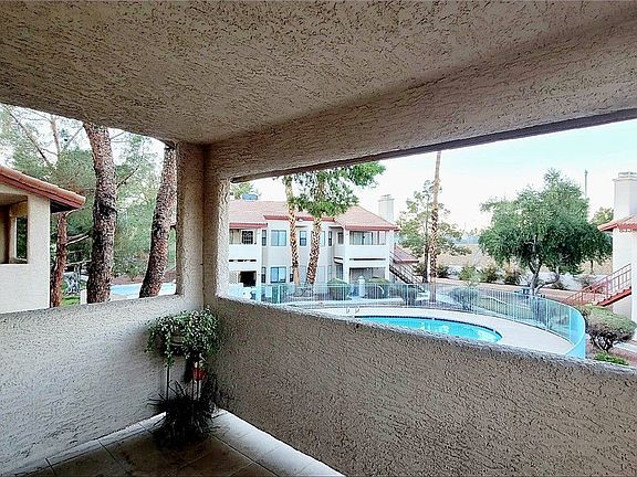 4th image of 825 Rock Springs Dr APT 202