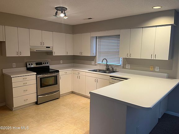 3rd image of 1511 Birch Pl