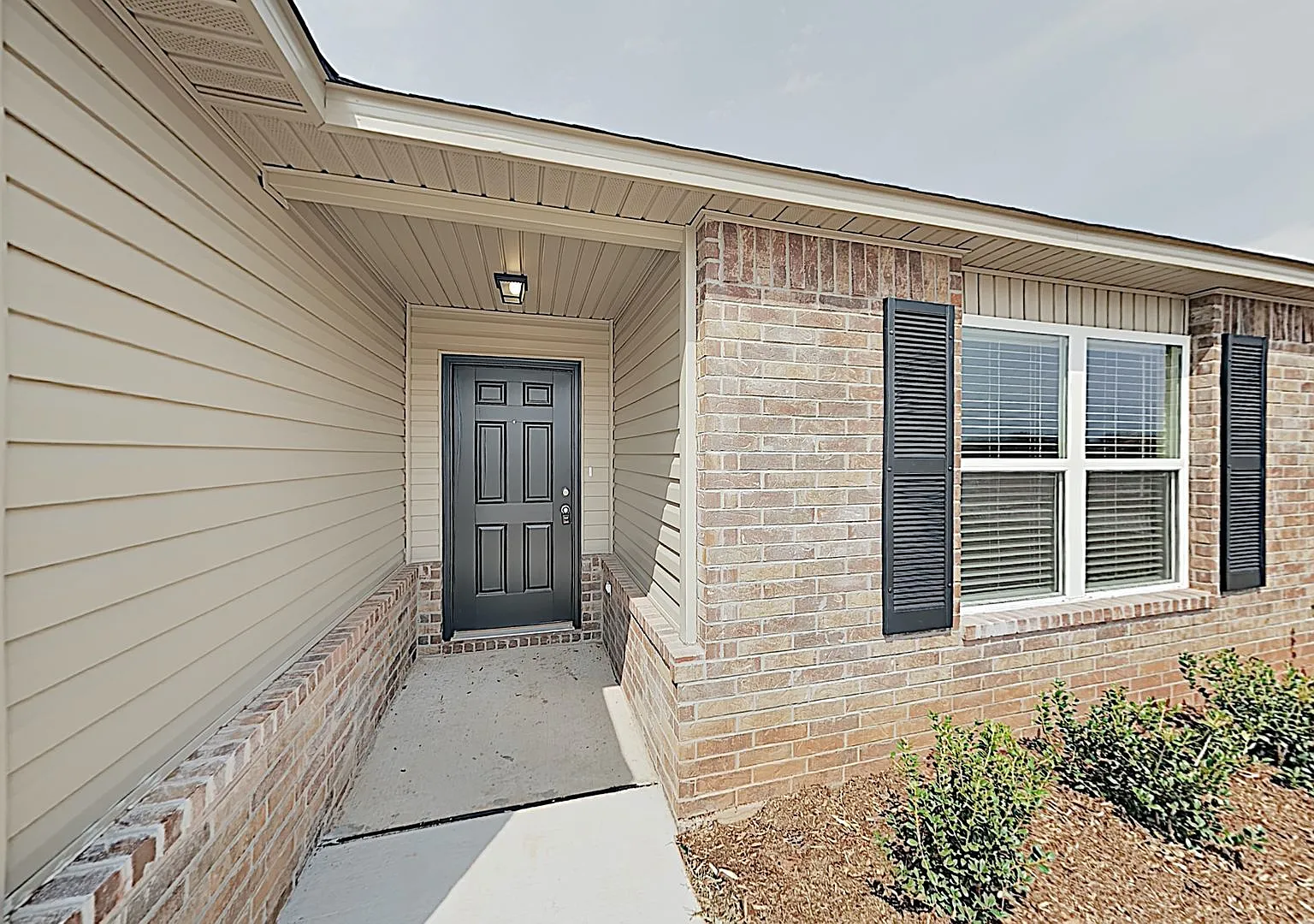 Very Nice 3 Bedroom 2 Bath Home in Mustang Schools — Photo 2