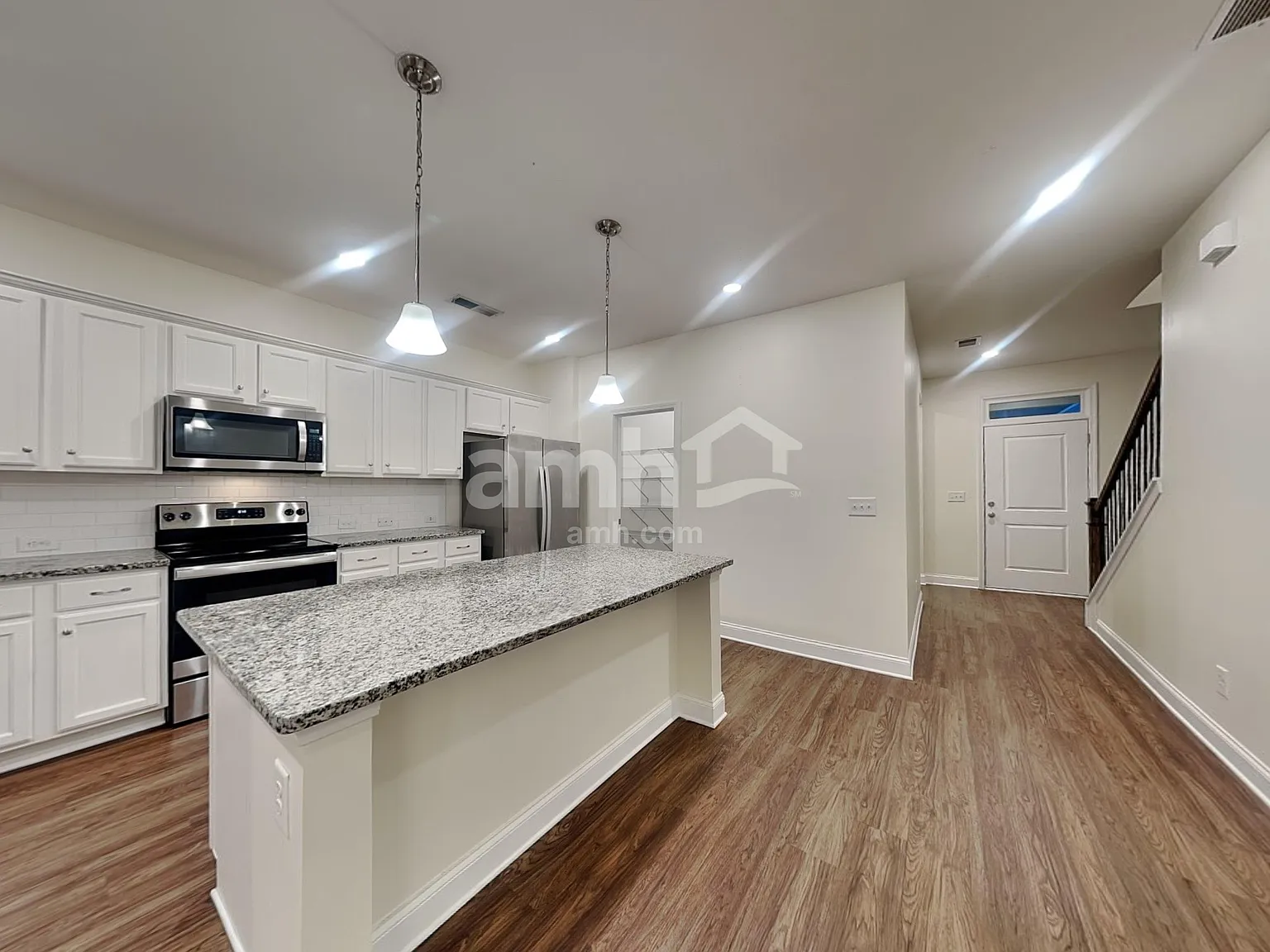4 bed, 2.5 bath, 2326 sqft, $2,610 — Photo 3