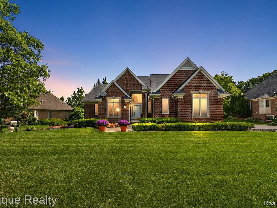 1st image of 5675 Golf Pointe Dr