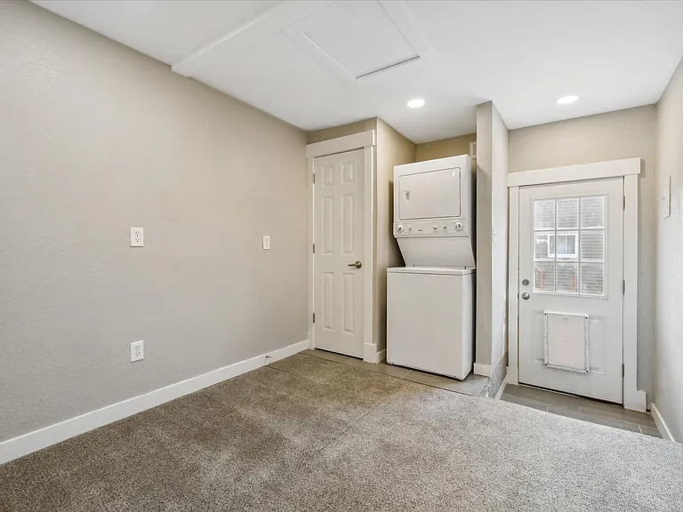 2060 S Irving St — Photo 15