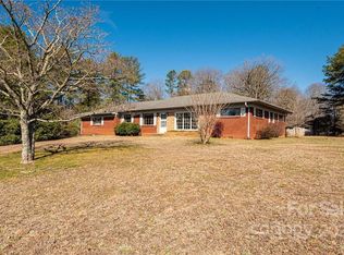2843 Springs Rd NE, Hickory, NC 28601
