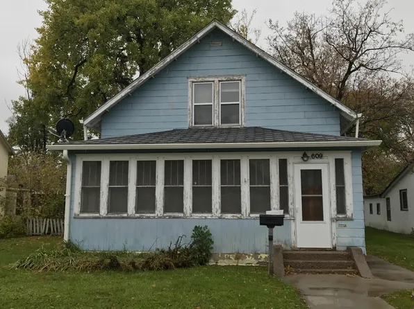 609 2nd Ave NE, Jamestown, ND 58401