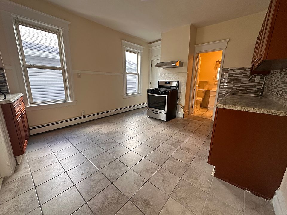1st image of 179 Sylvan Ave #3