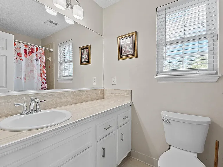 678 Clinton Way W — Photo 6