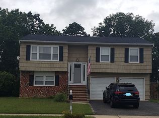 28 Orchard Ct, Howell, NJ 07731