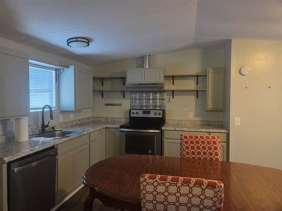 4th image of 1216 Cardinal Ln