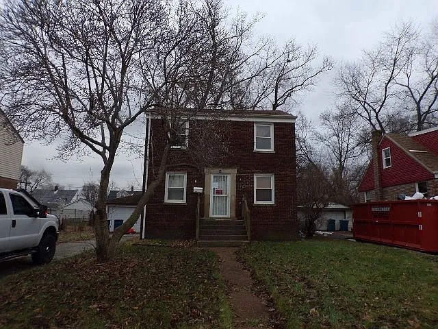1075 156th St photo 1