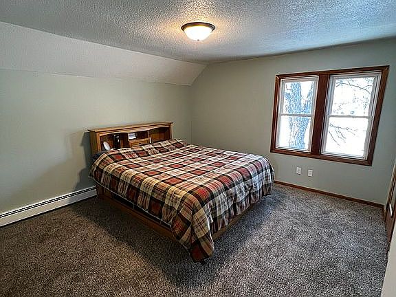 3rd image of 218 N Aspen St