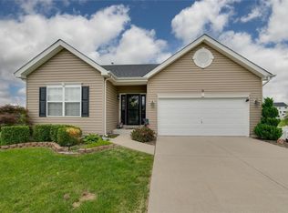 30 Peruque Manor Cir, Wentzville, MO 63385