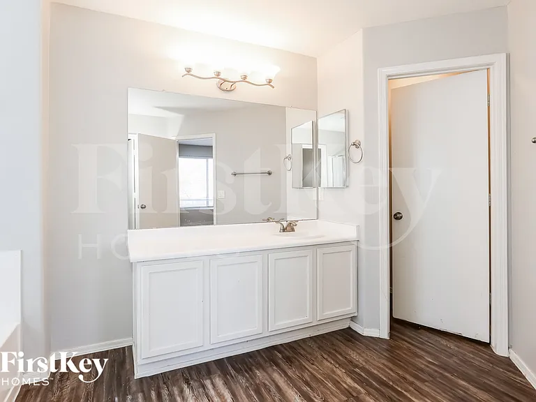 11009 W Frier Dr — Photo 13